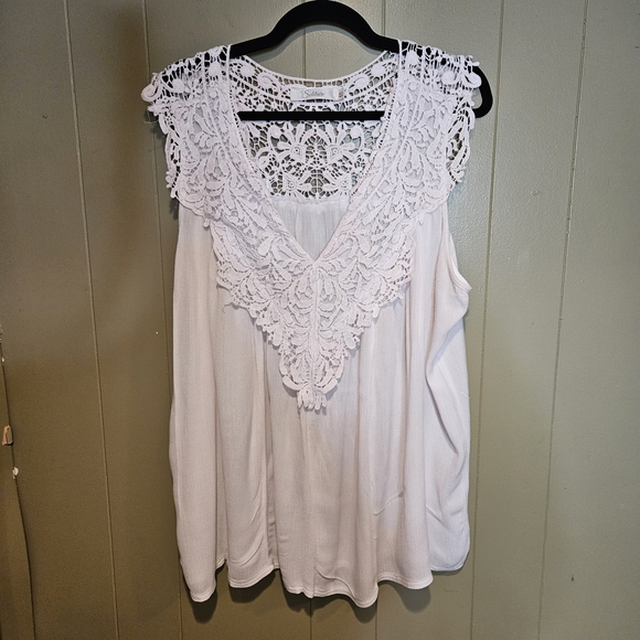 Solitaire White Lace Sleeveless Blouse - Picture 1 of 5